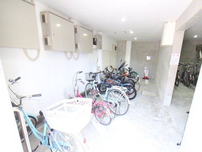 物件外観写真3　(駐輪場)