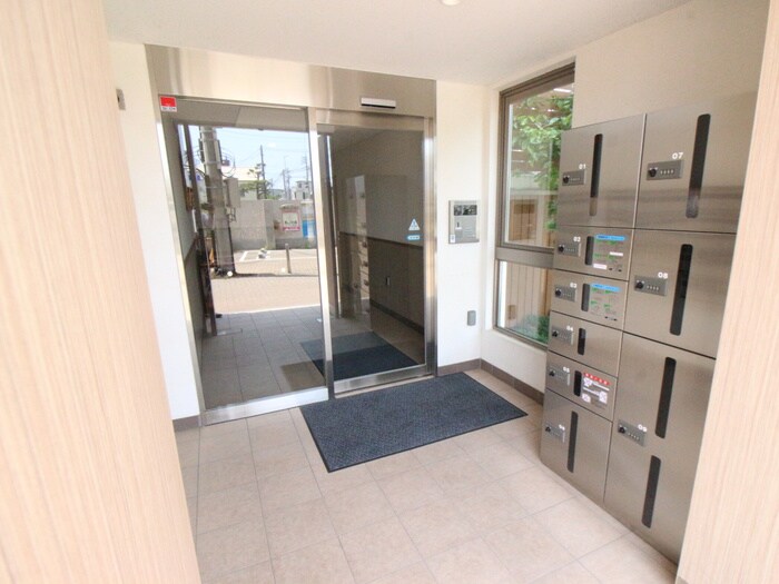 物件外観写真4　(エントランス部分)