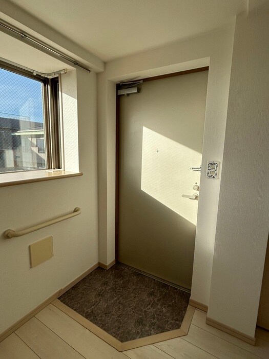 物件内観写真15　(玄関)