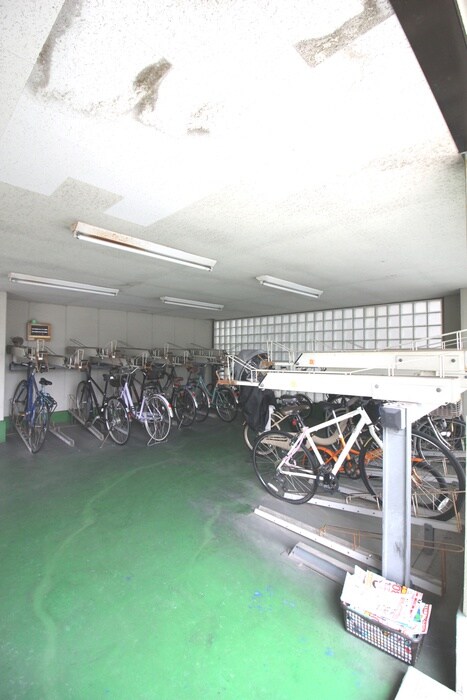 物件外観写真5　(駐輪場)