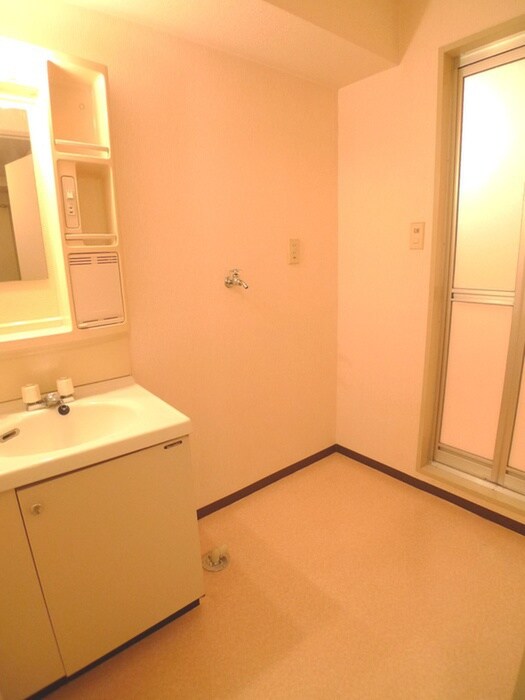 物件内観写真15　(洗濯機置場)