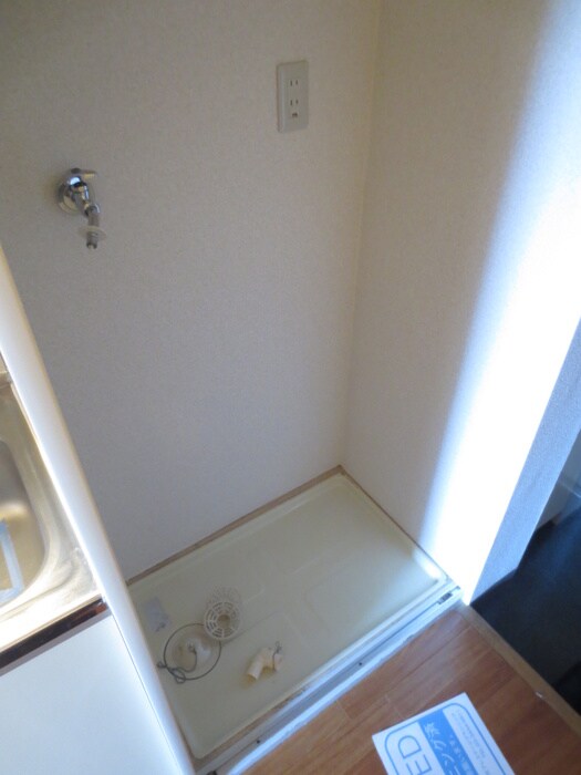 物件内観写真12　(洗濯機置場)