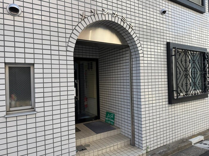 物件外観写真4　(エントランス部分)