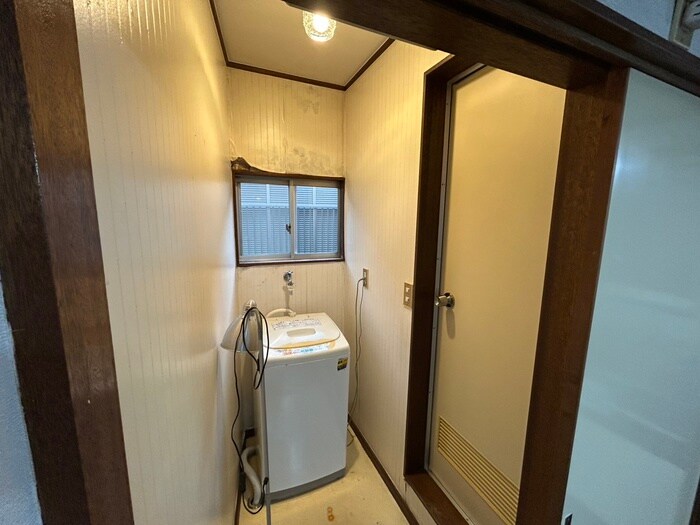 物件内観写真14　(洗濯機置場)