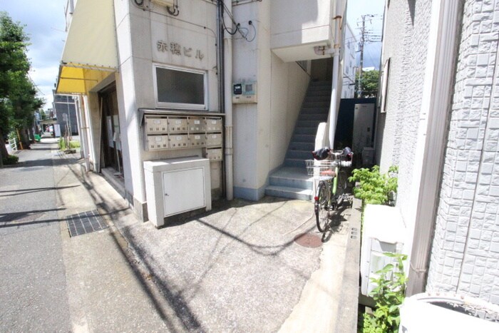 物件外観写真3　(エントランス部分)