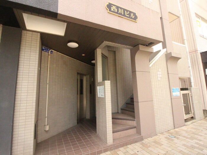 物件外観写真4　(エントランス部分)