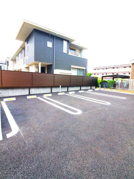 物件外観写真4　(駐車場)
