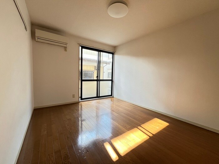 物件内観写真4　(居室)