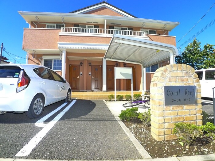 物件外観写真3　(エントランス部分)