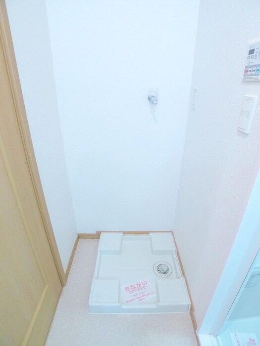 物件内観写真18　(洗濯機置場)