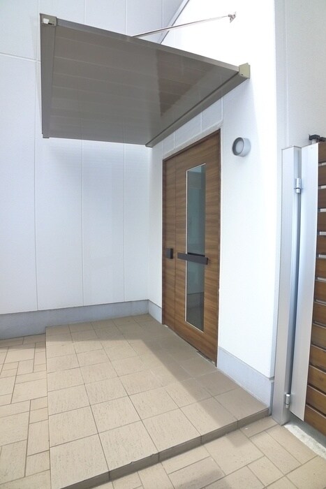 物件外観写真5　(エントランス部分)