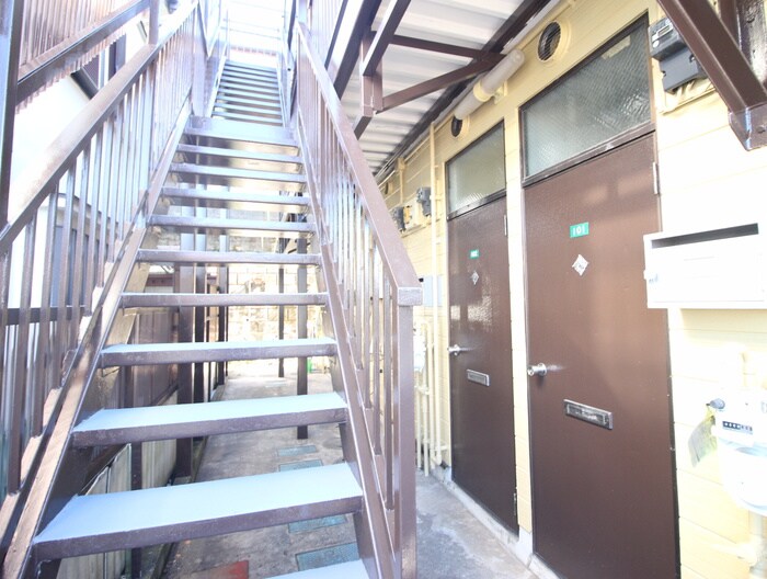 物件外観写真3　(エントランス部分)