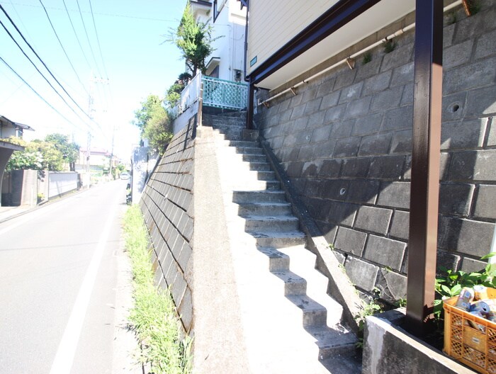 物件外観写真5　(エントランス部分)