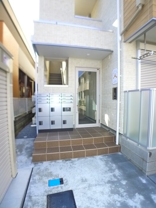 物件外観写真2　(エントランス部分)