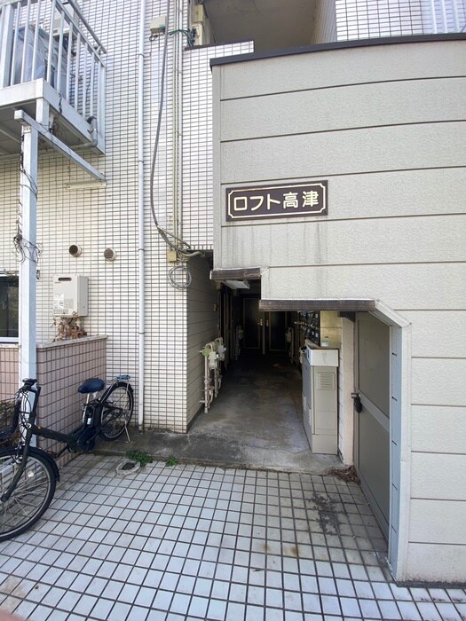 物件外観写真4　(エントランス部分)