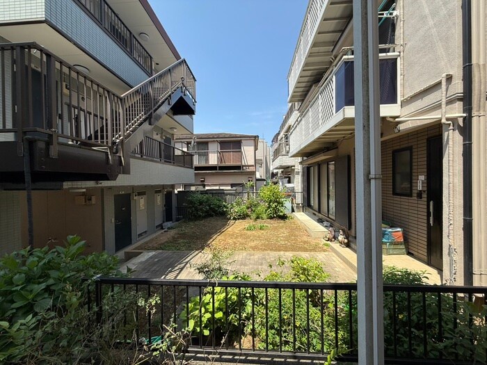 物件内観写真15　(室内からの展望)