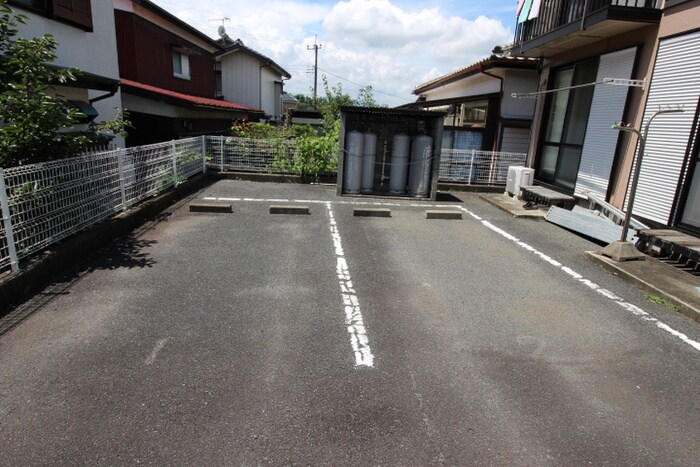 物件外観写真4　(駐車場)