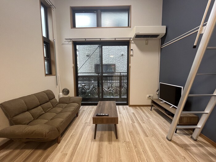 物件内観写真5　(室内からの展望)