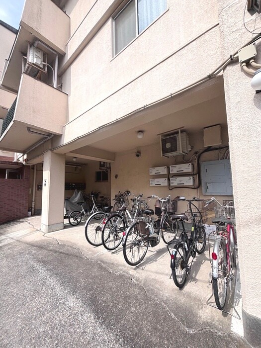 物件外観写真3　(駐輪場)