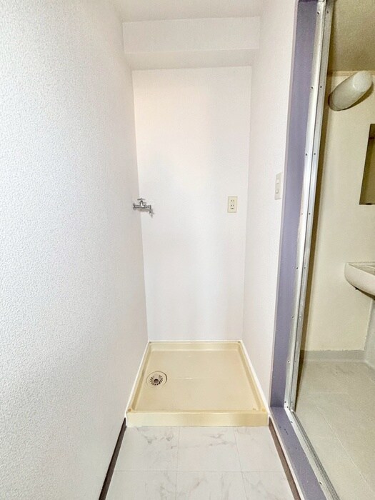 物件内観写真12　(洗濯機置場)