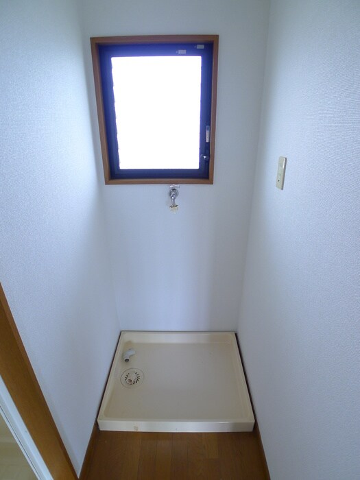 物件内観写真10　(洗濯機置場)