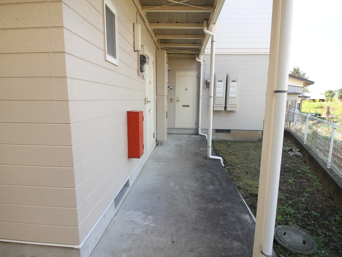 物件外観写真4　(エントランス部分)