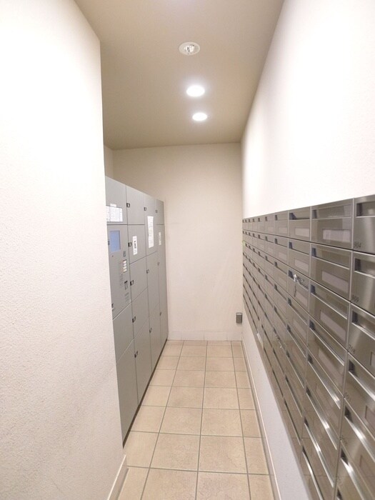 物件外観写真6　(エントランス部分)