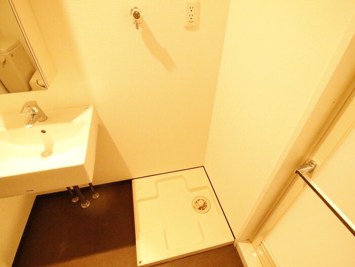 物件内観写真18　(洗濯機置場)