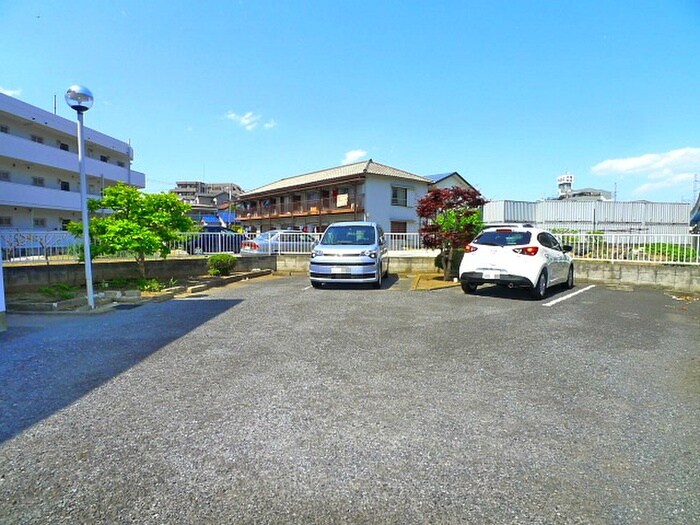 物件外観写真6　(駐車場)