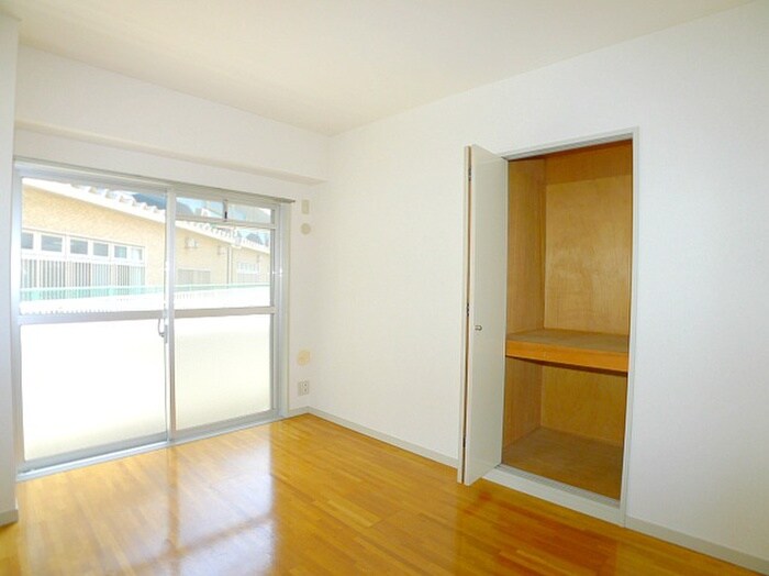 物件内観写真12　(収納)