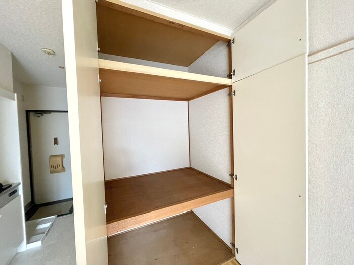 物件内観写真4　(収納)