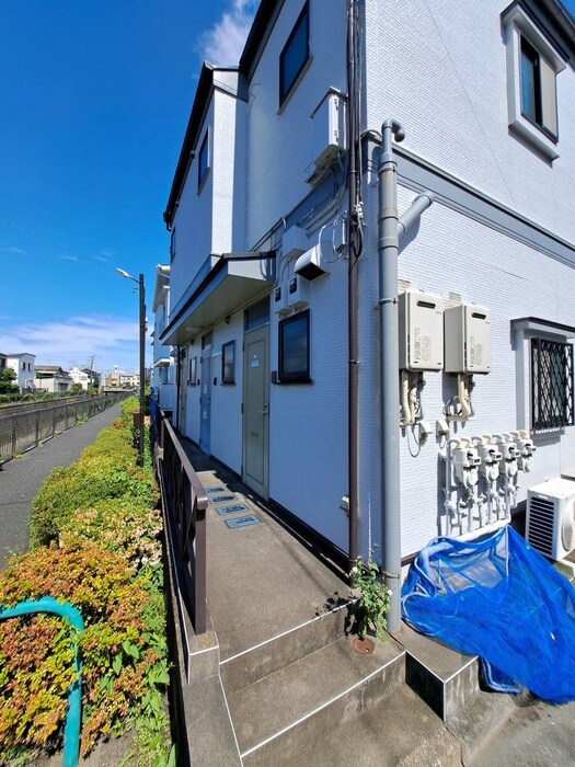 物件外観写真5　(エントランス部分)