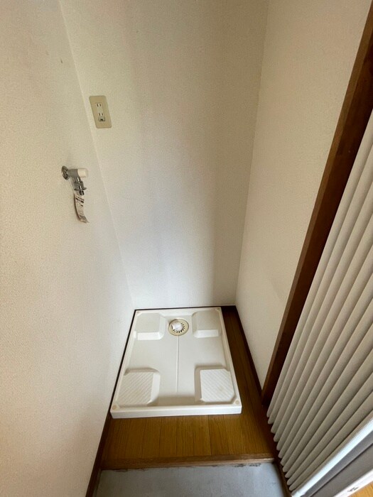 物件内観写真18　(洗濯機置場)