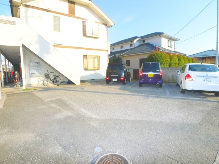 物件外観写真3　(駐車場)