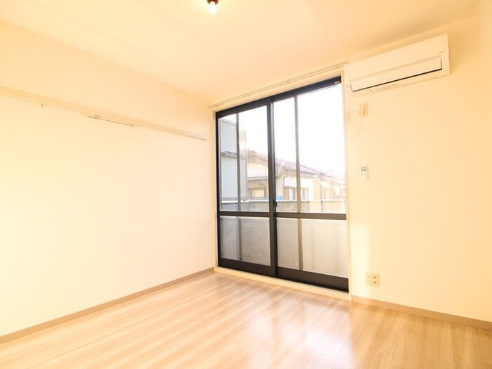 物件内観写真4　(居室)