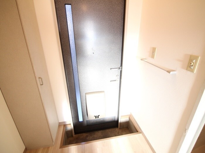 物件内観写真16　(玄関)
