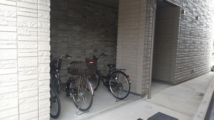 物件外観写真6　(駐輪場)
