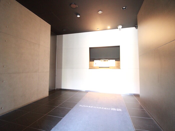 物件外観写真4　(エントランス部分)