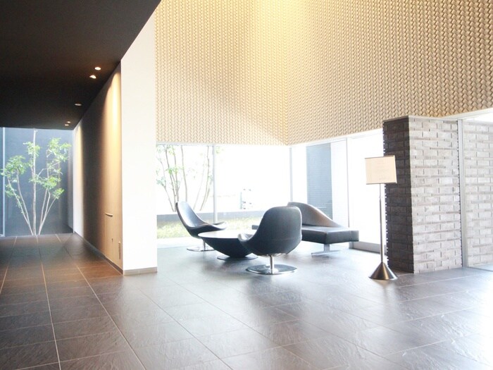 物件外観写真5　(エントランス部分)