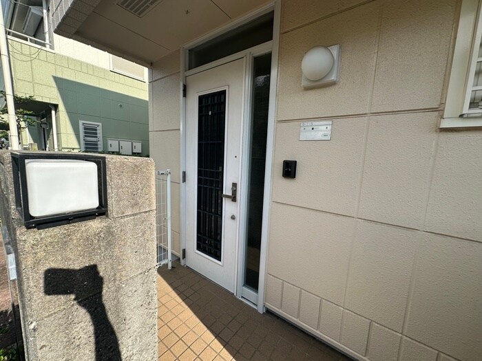 物件外観写真4　(エントランス部分)