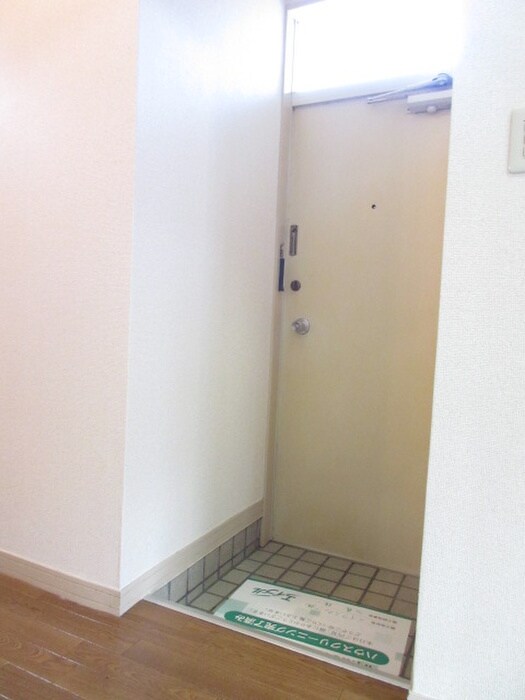 物件内観写真16　(玄関)