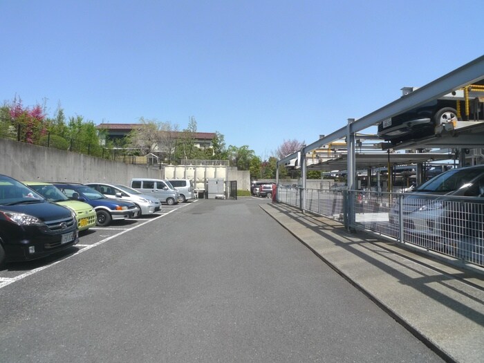 物件外観写真4　(駐車場)