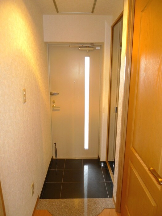 物件内観写真11　(玄関)
