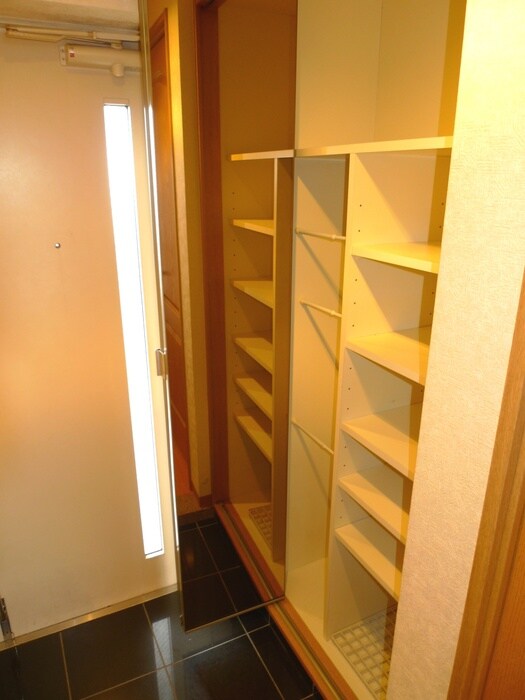 物件内観写真12　(靴箱)