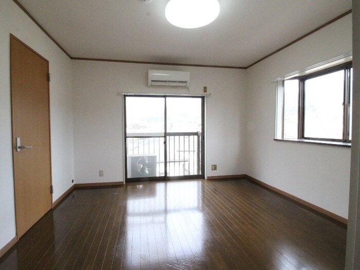 物件内観写真8　(居室)