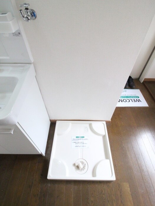 物件内観写真14　(洗濯機置場)