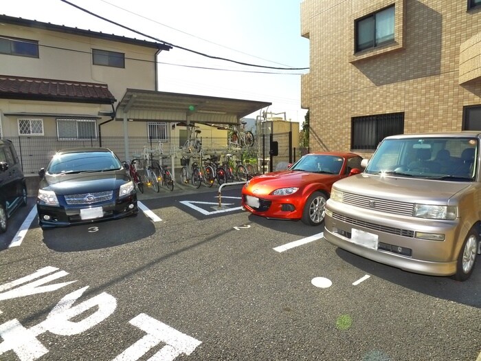 物件外観写真4　(駐車場)