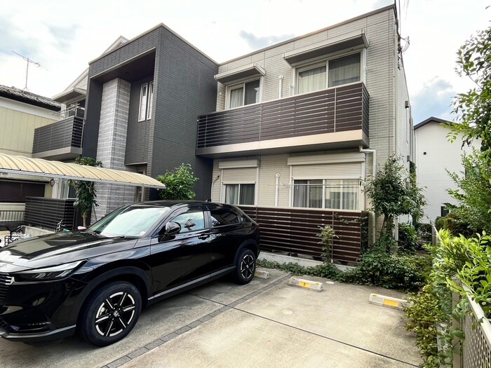 物件外観写真3　(駐車場)