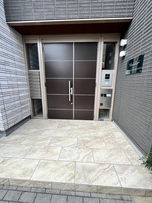 物件外観写真4　(エントランス部分)