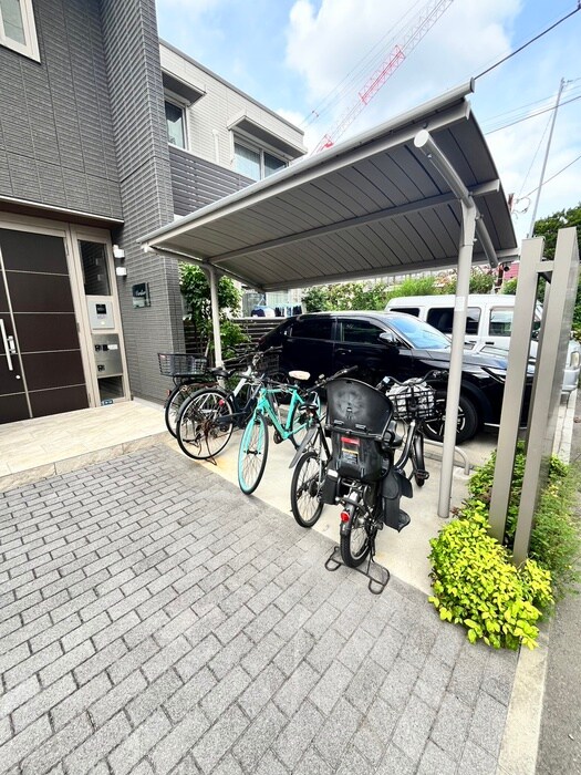 物件外観写真5　(駐輪場)